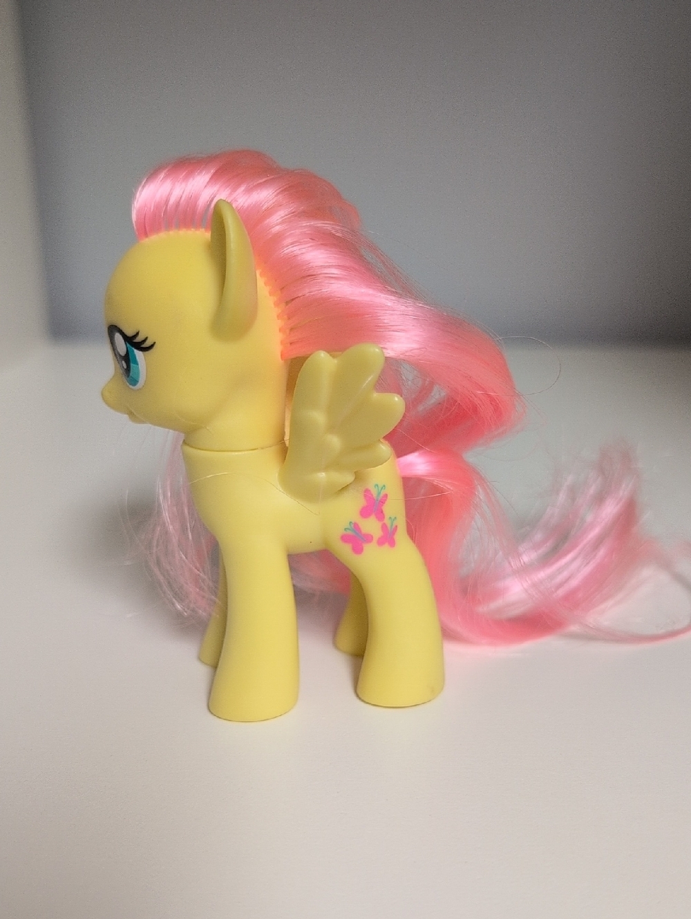My Little Pony Fluttershy Droopy Eyes G4 Collectible Figure Pink Brushable Hair - Picture 6 of 8